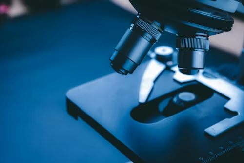 Microscope objective lenses used for laboratory research and scientific analysis